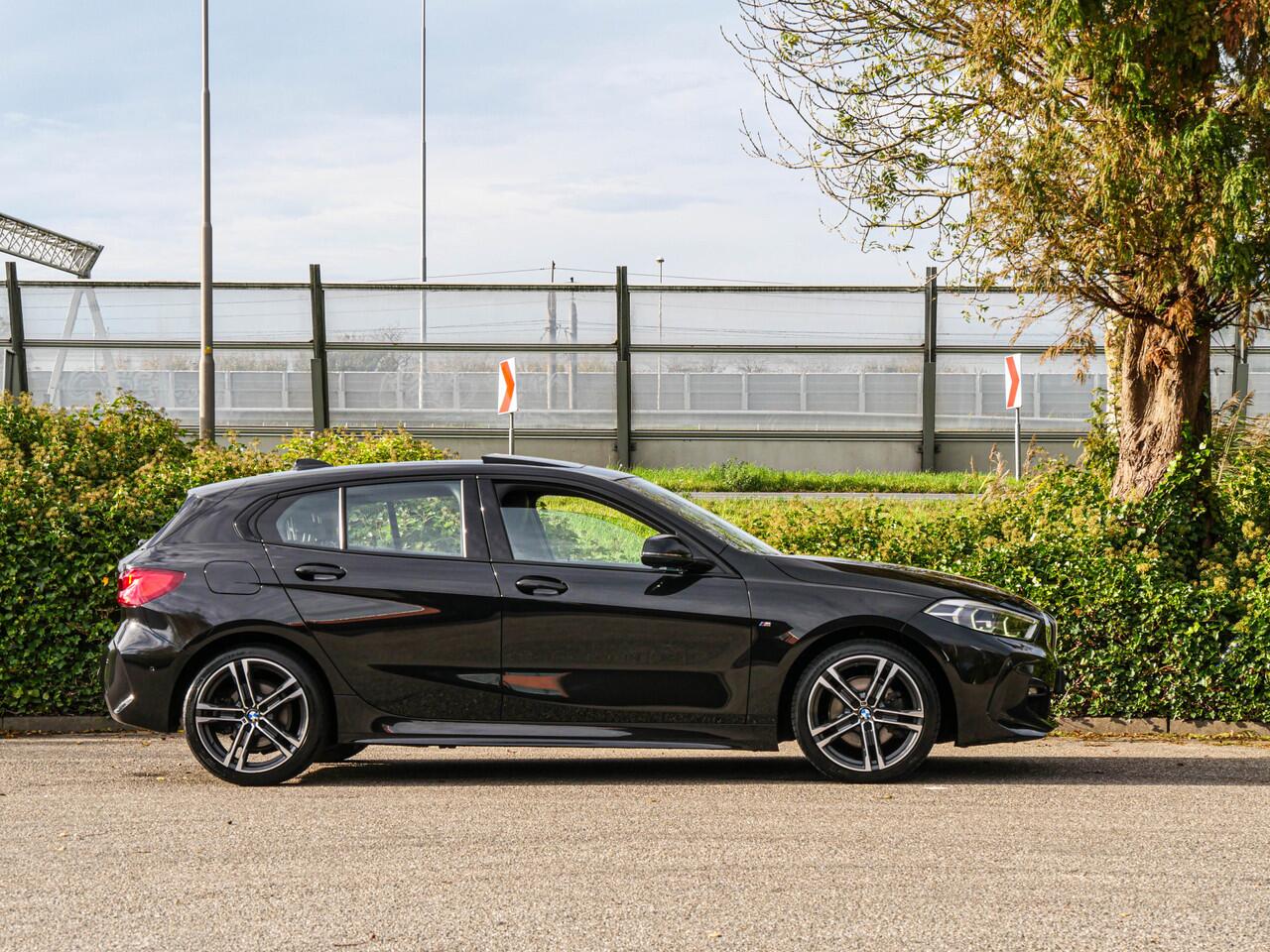BMW 1-SERIE 118i Automaat M-Sport High Executive | PANODAK | CARPLAY | CAMERA |