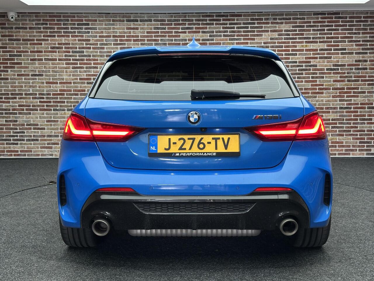 BMW 1-SERIE M135i xDrive M-pakket | Dak| CarPlay| H/K| Memory| Head-up|