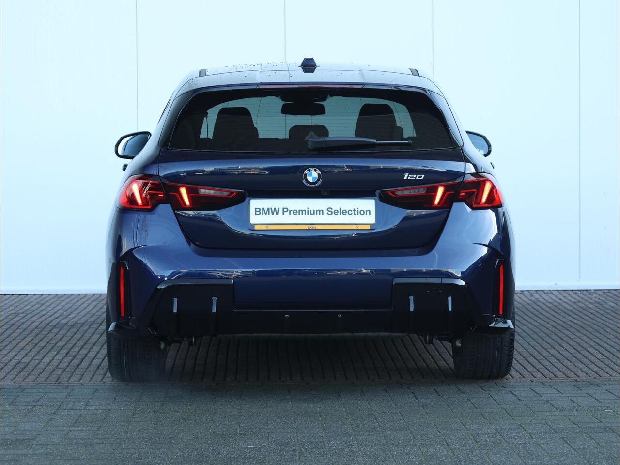 BMW 1-SERIE 120 M Sport Design Edition M Sportpakket/ Stuurwielrand verwarmd/ Achteruitrijcamera/ Getint Glas/ Sportstoelen/ Stoelverwarming/ Driving Assistant