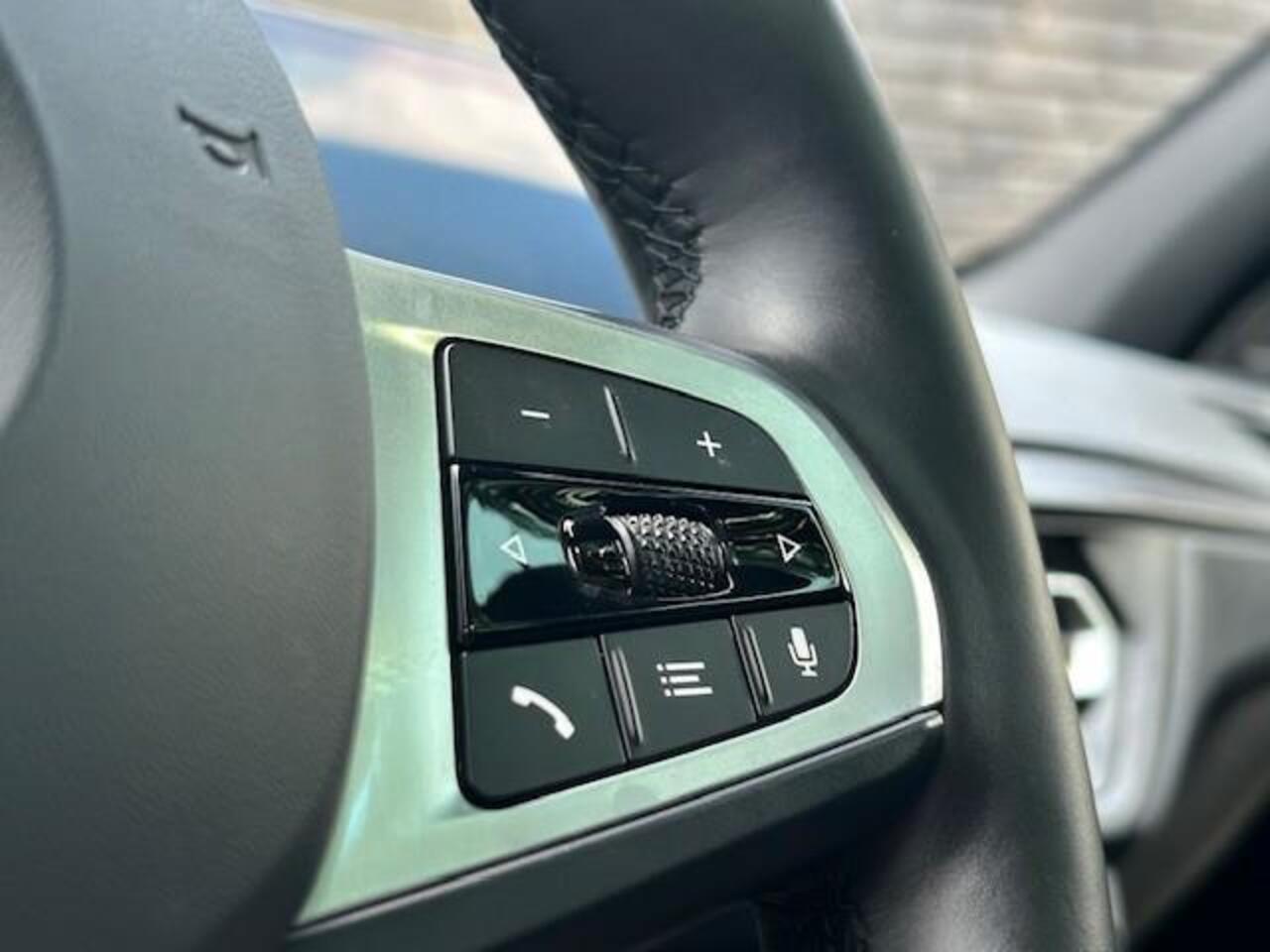 BMW 1-SERIE 118i M-Sport l Panorama l Harman/Kardon l M-sport l Apple Carplay l