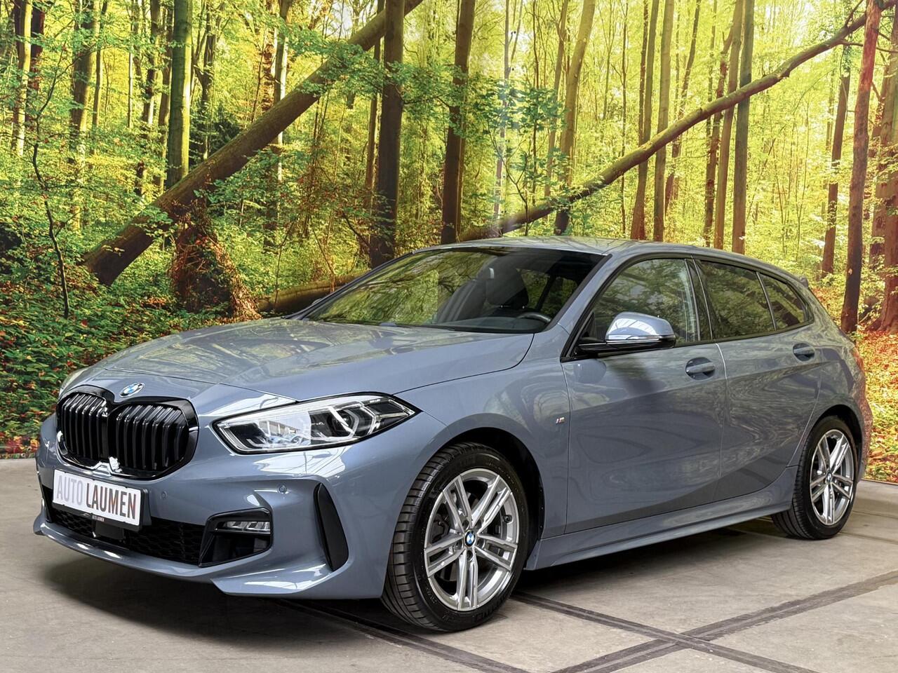 BMW 1-SERIE 116i High Executive M-Sport 5-Deurs Stormbay Met. Shadowline Navi DAB LED PDC V+A Virtual Stoelverw.