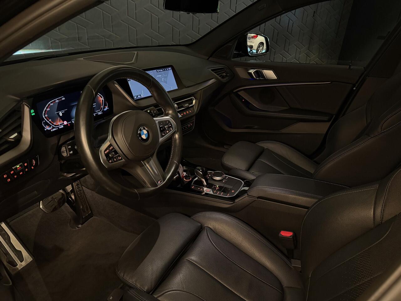 BMW 1-SERIE 120i Business Ed | M-sport | Leder | CarPlay