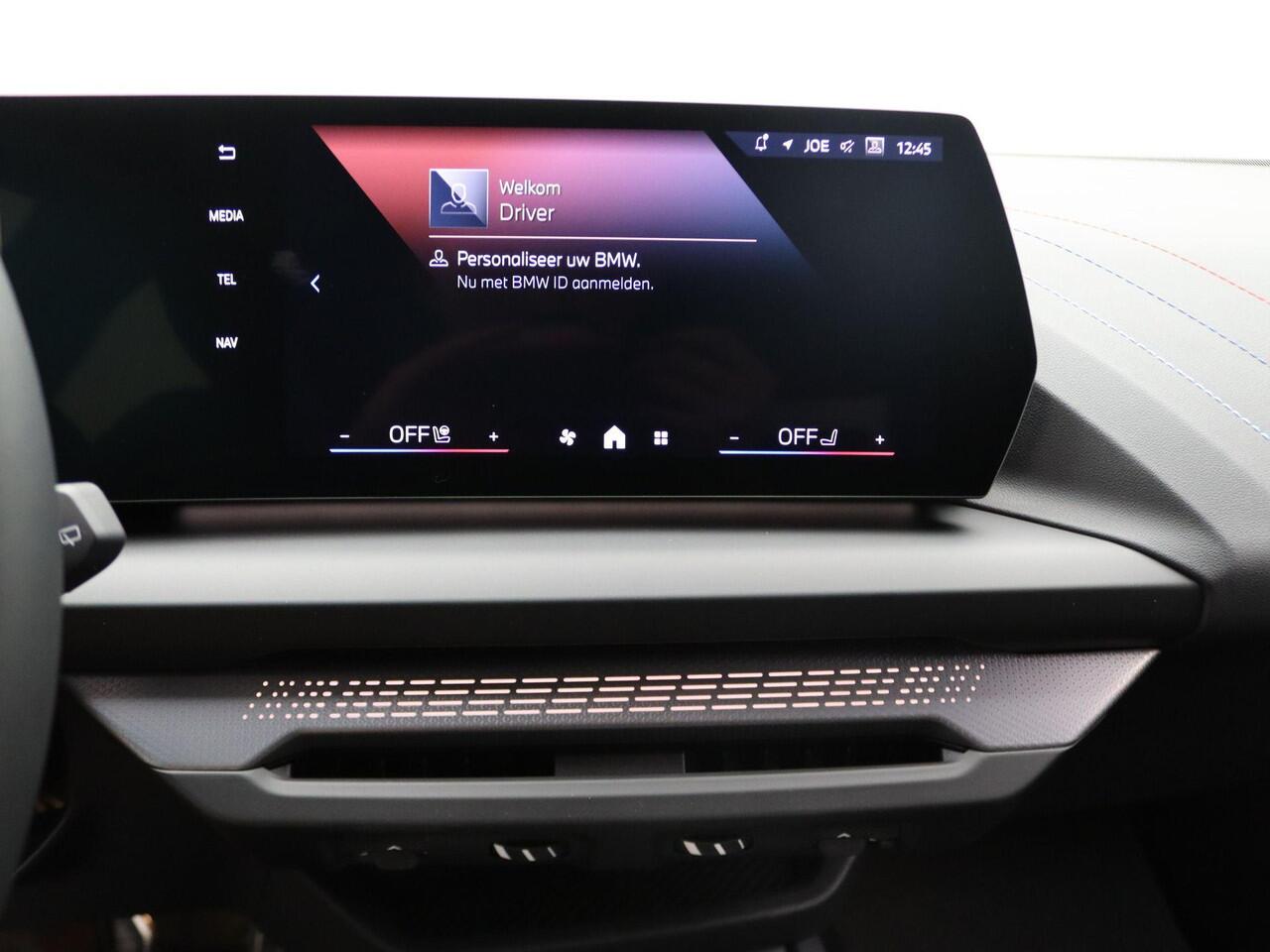 BMW 1-SERIE 120 M Sportpakket Pro | Premium Pack | M Adaptief Onderstel | Parking Assistant | 18''