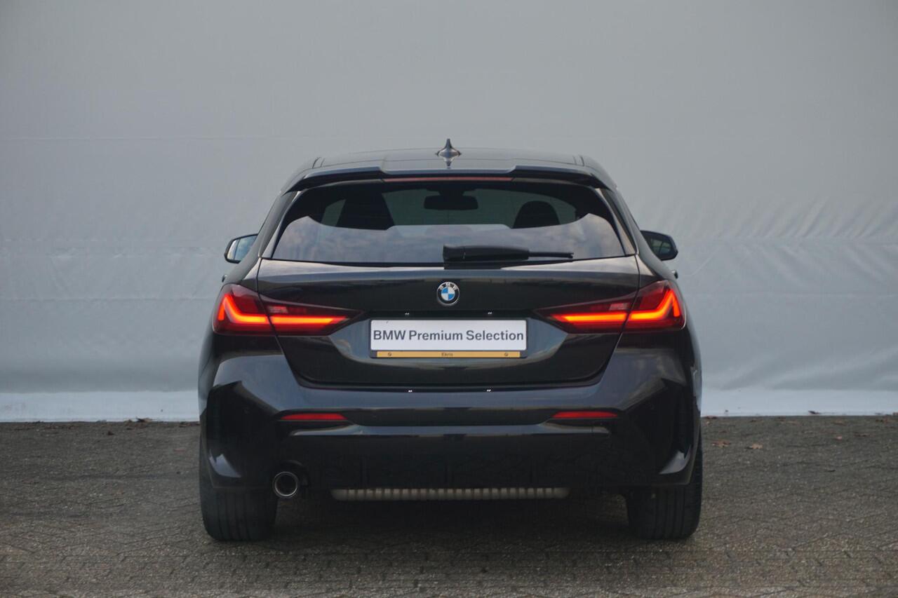 BMW 1-SERIE 118i High Executive M Sportpakket | Glazen panoramadak | Stoelverwarming | Leder Dakota Schwarz | Hi-Fi | M Sportstoelen