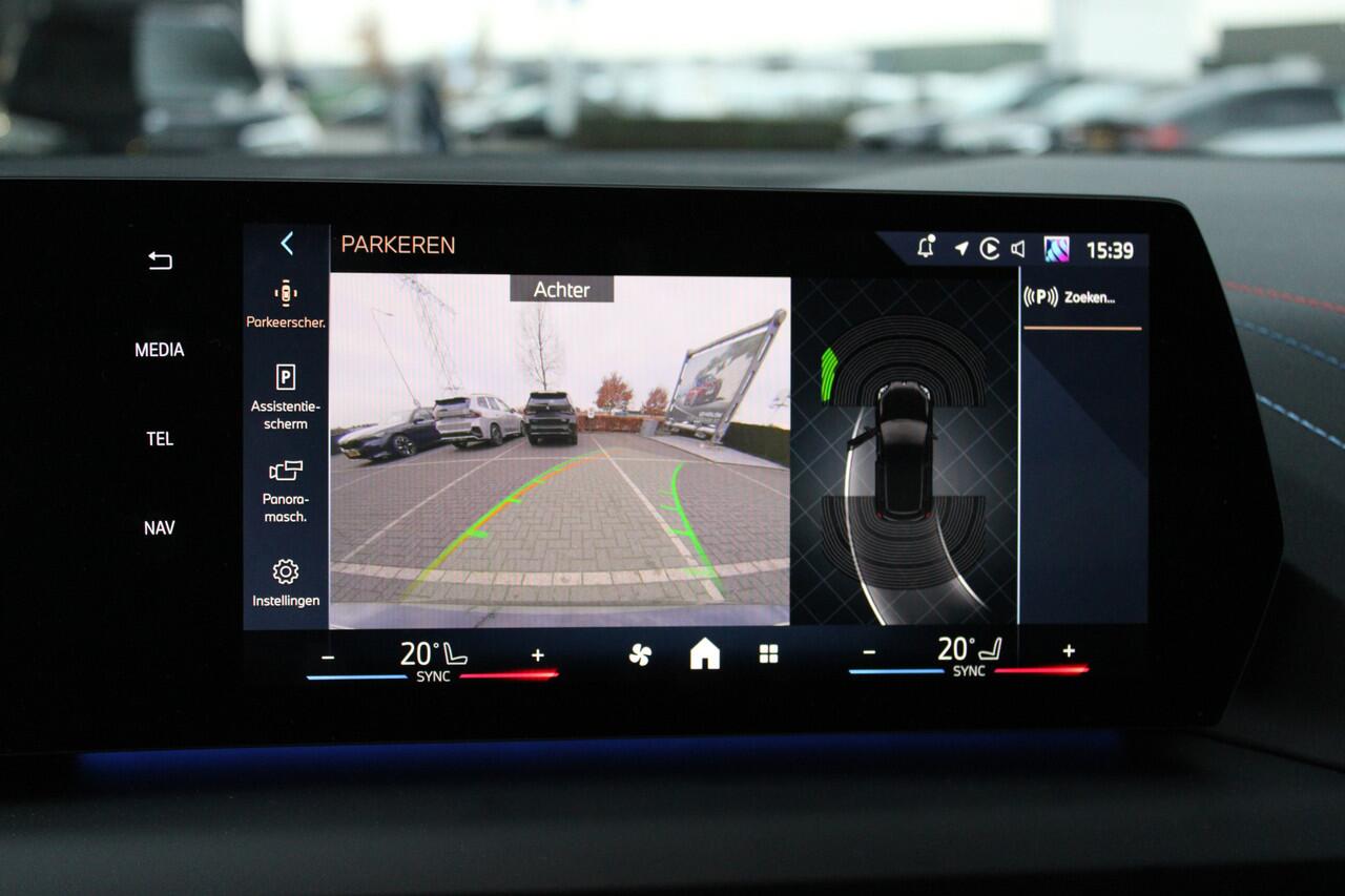 BMW 1-SERIE 120 M Sport Automaat / Sportstoelen / Achteruitrijcamera / Adaptieve LED / M Adaptief onderstel / Comfort Access / Stoelverwarming / Parking Assistant