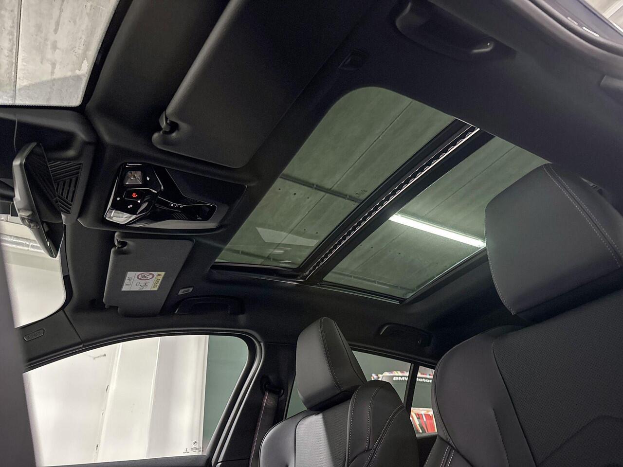 BMW 1-SERIE 120 | M-Sport Pro | Innovation Pack | Driving Assistant | Harman/Kardon | Head-up Display | Panoramadak | Comfort Access