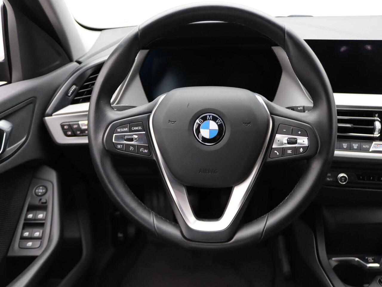 BMW 1-SERIE 5-deurs 118i Executive Edition | PDC | 16"