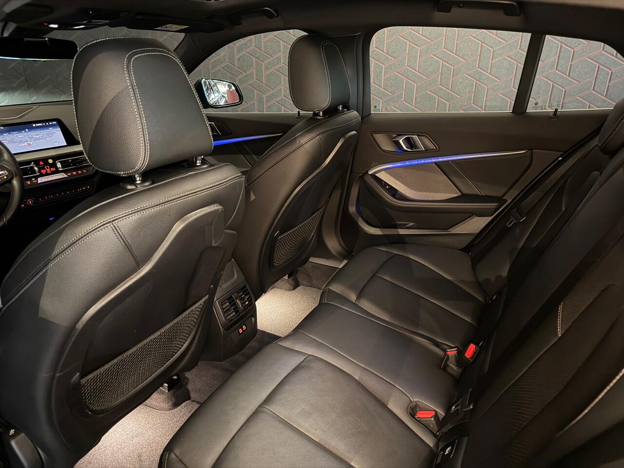 BMW 1-SERIE 120i High Exe | Pano | Head-up | Keyless | H&K | Leder