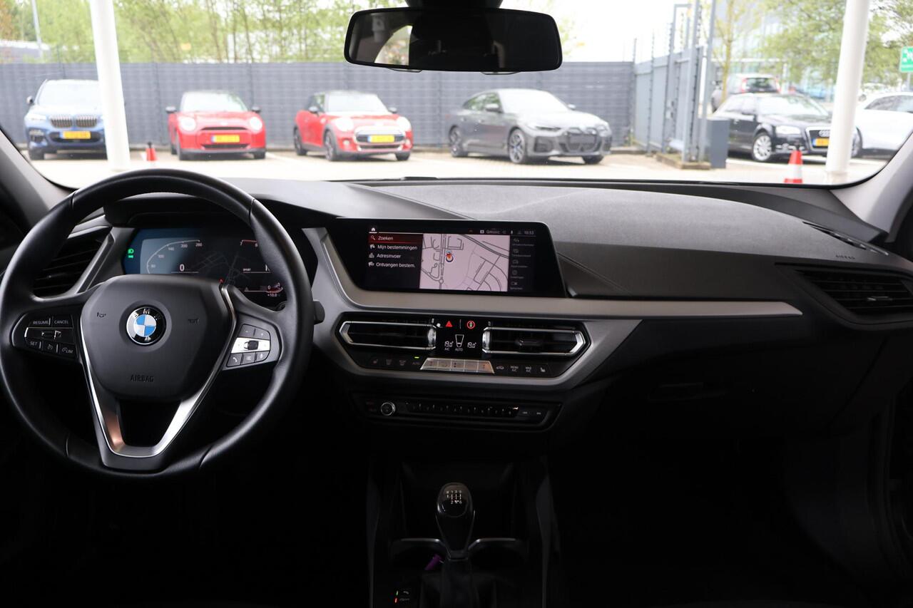 BMW 1-SERIE 118i | Business Edition Plus | Parking Pack | Voorstoelen Verwarmd