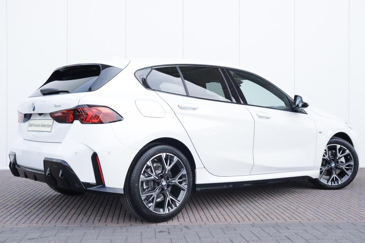 BMW 1-SERIE 120 M Sport Design Edition Stuurrwielverwarming/ Comfort Access/ Achteruitrijcamera/ panoramadak/ Sportstoelen/ Stoelverwarming/ Harman-Kardon