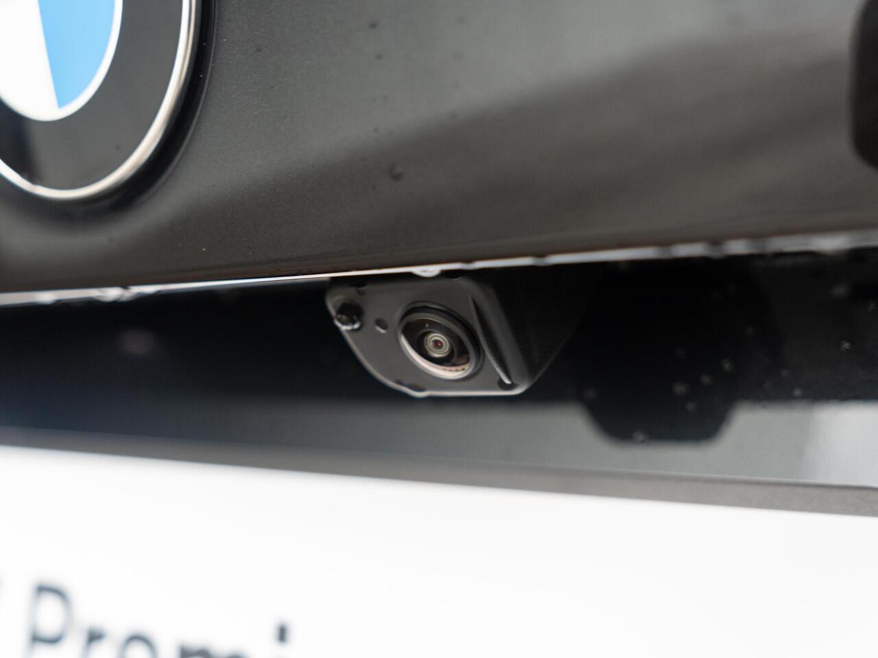 BMW 1-SERIE 120 | M Sportpakket | Verwarmd Stuurwiel | Panoramadak | Achteruitrijcamera | Stoelverwarming | Harman-Kardon | 18''