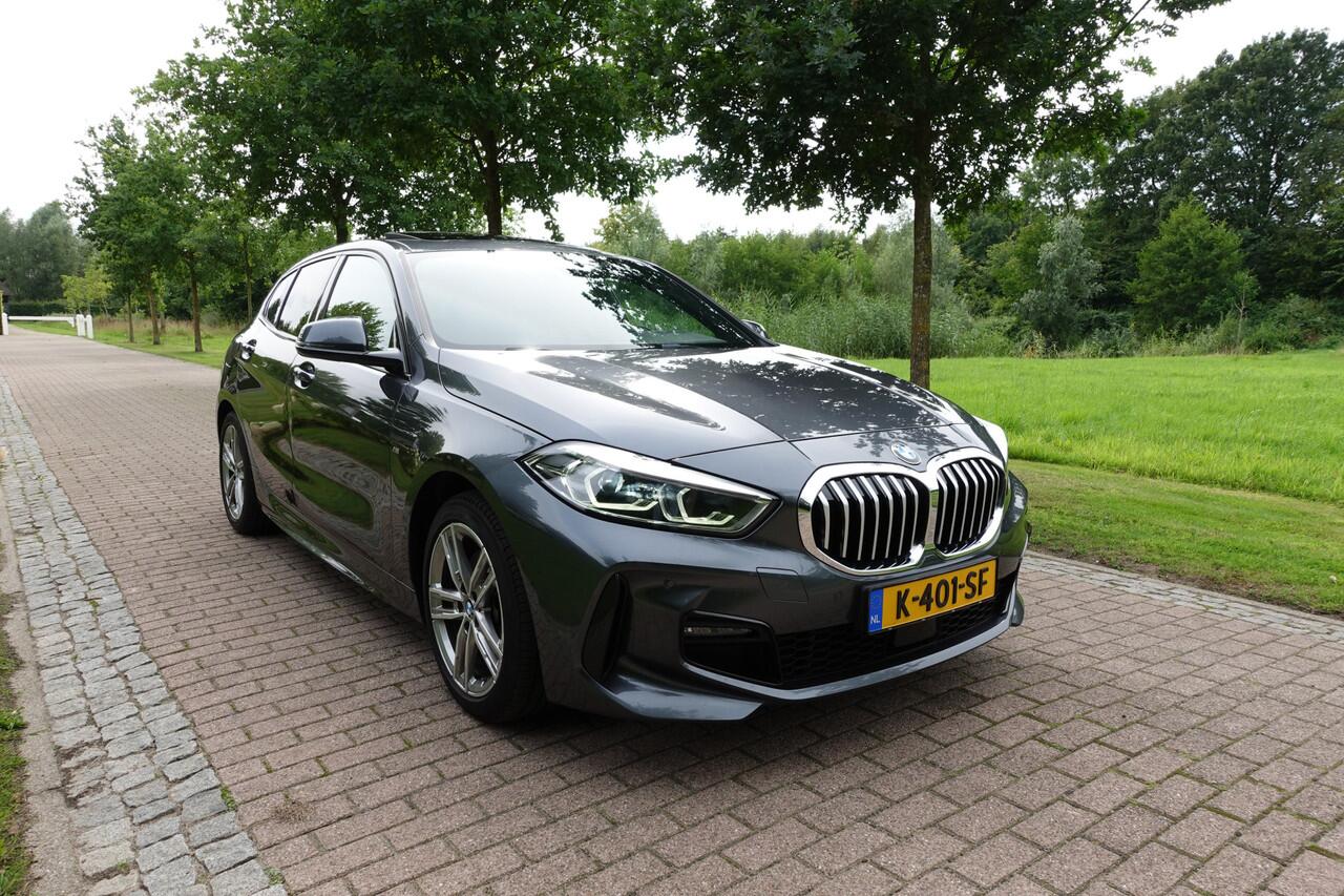 BMW 1-SERIE 118i High Executive M-Sport | Panodak | Stoelverw. | LED | DAB | Camera | BTW |