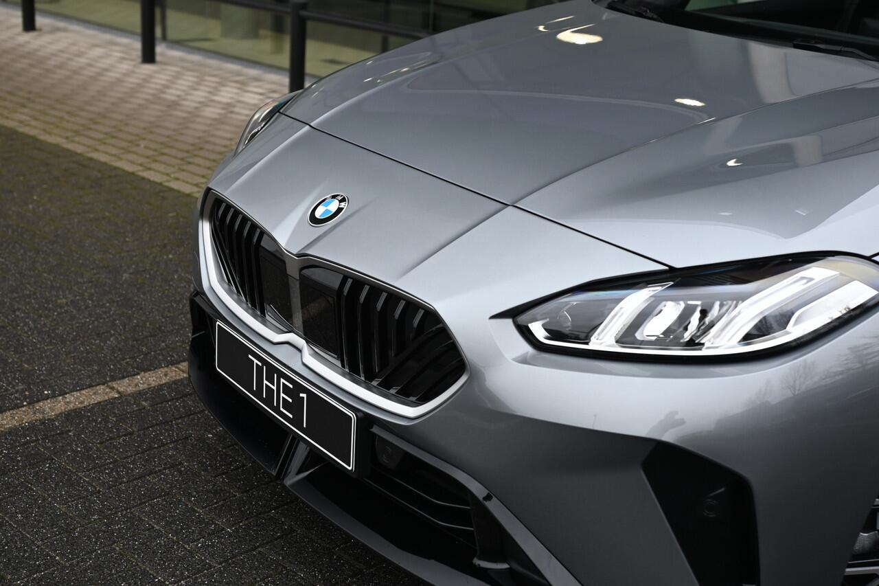 BMW 1-SERIE 120 M Sport Automaat / Sportstoelen / Achteruitrijcamera / M Adaptief onderstel / Parking Assistant / Stoelverwarming