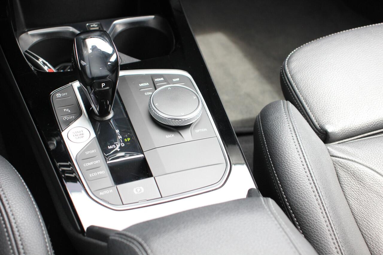 BMW 1-SERIE 118i M-Sport | Digitale cockpit | Leder | camera | DAB