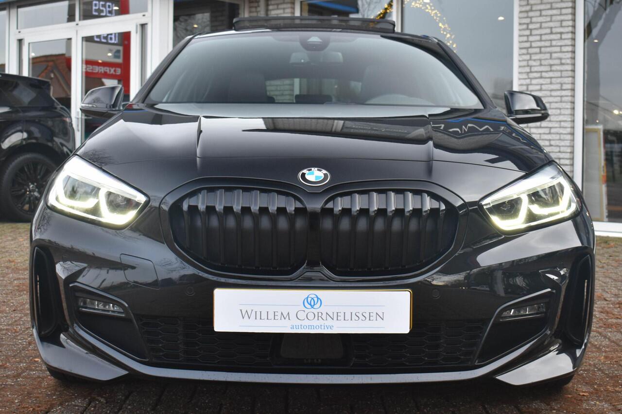 BMW 1-SERIE 118i M-Sport Pano Leder Trekhaak Camera HiFi