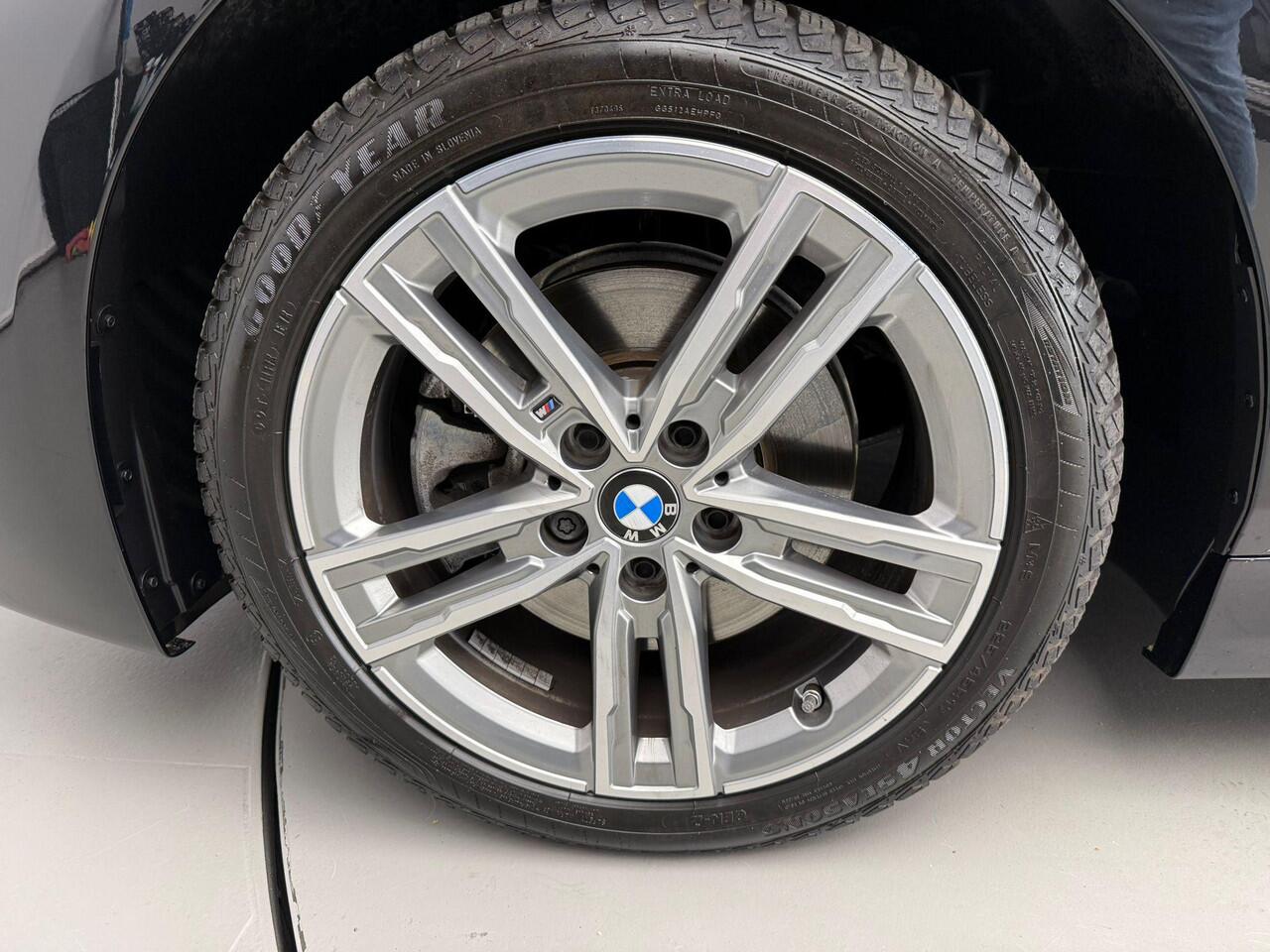 BMW 1-SERIE 5-deurs 118i | M-Sportpakket | LED | Navigatie | Sportstoelen | Sportonderstel | DAB | Alu 17 inch