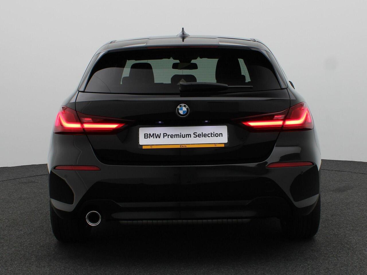 BMW 1-SERIE 5-deurs 118i Executive Edition | PDC | 16"