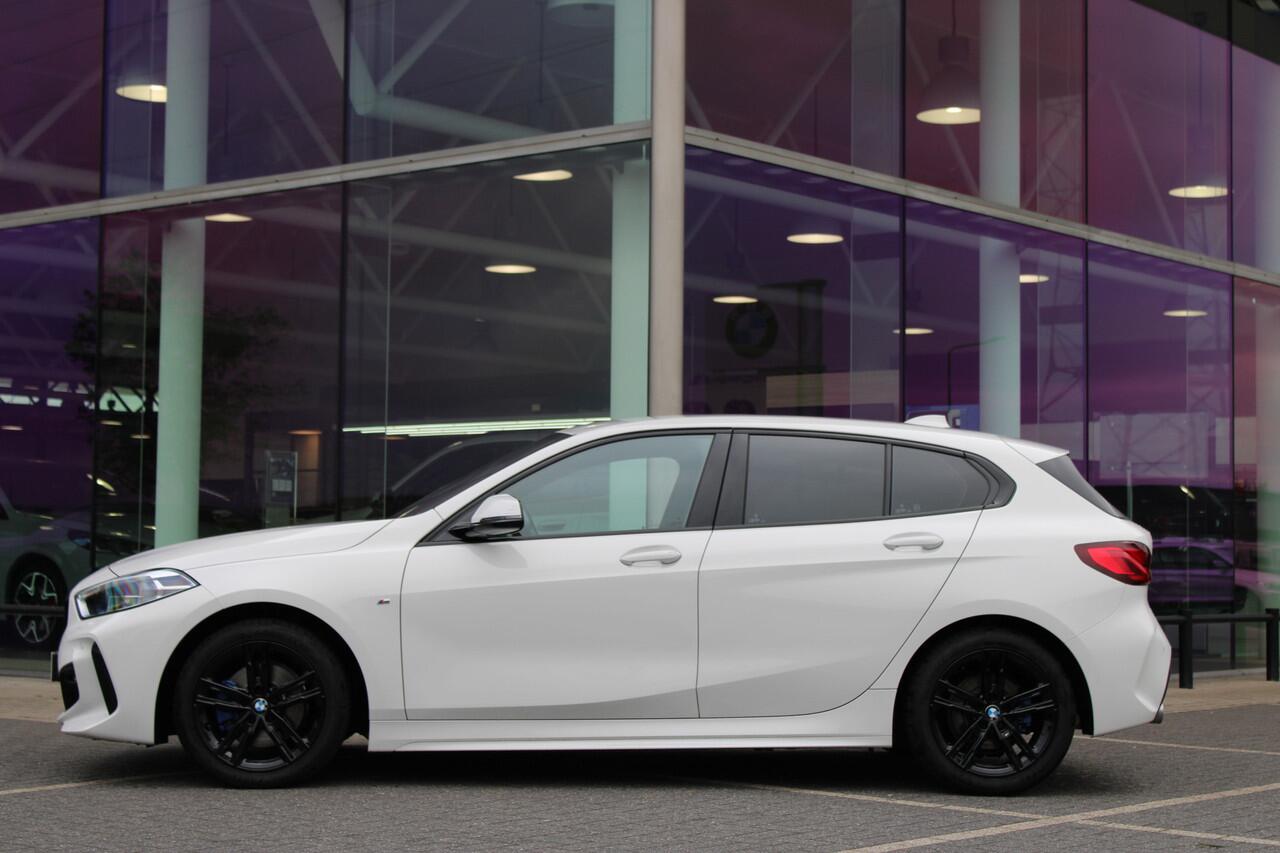 BMW 1-SERIE 118i M Sport Automaat / Sportstoelen / LED / M Sportonderstel / Live Cockpit Professional / Cruise Control / PDC