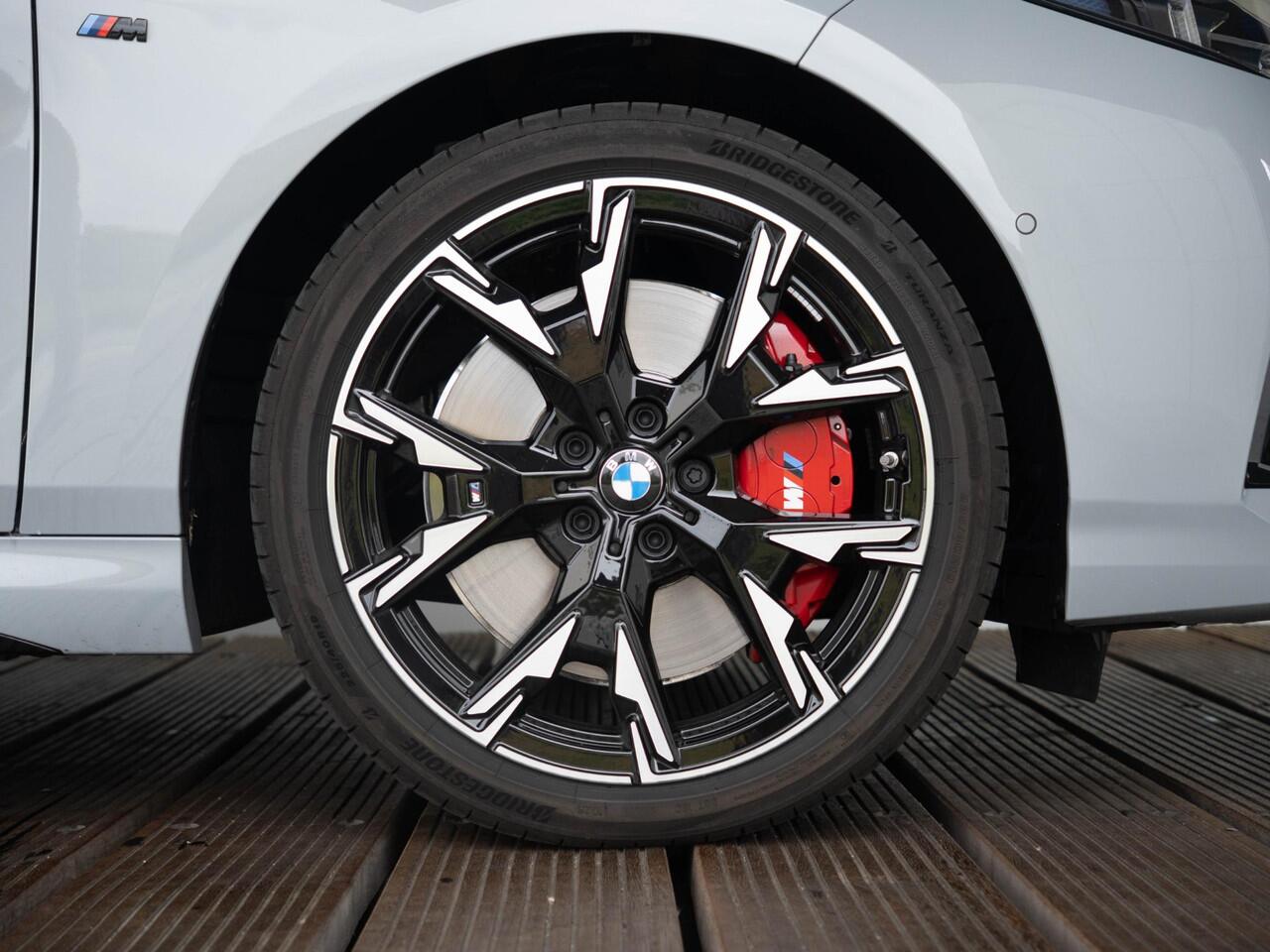 BMW 1-SERIE 120 | M Sportpakket Pro | Premium Pack | Verwarmd Stuurwiel | Comfort Access | Achteruitrijcamera | Panoramadak | Isofix | Stoelverwarming | Harman-Kardon | Parking Assistant | 19'' | Ekris Selection