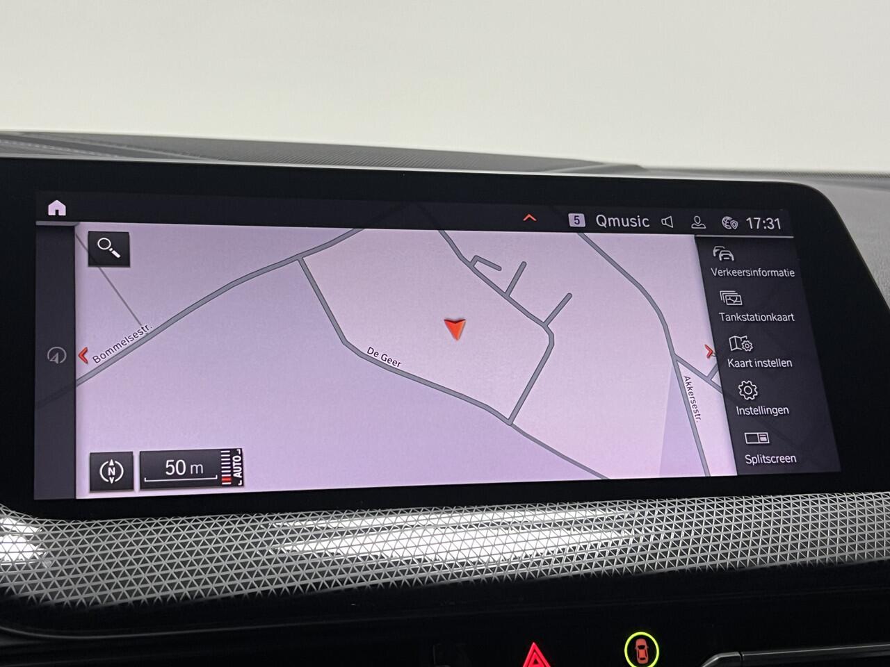 BMW 1-SERIE 118i High Executive M-Sport | NAVI | HARMAN & KARDON | STOELVERWARMING | LEDEREN BEKLEDING | PARKEERSENSOREN |