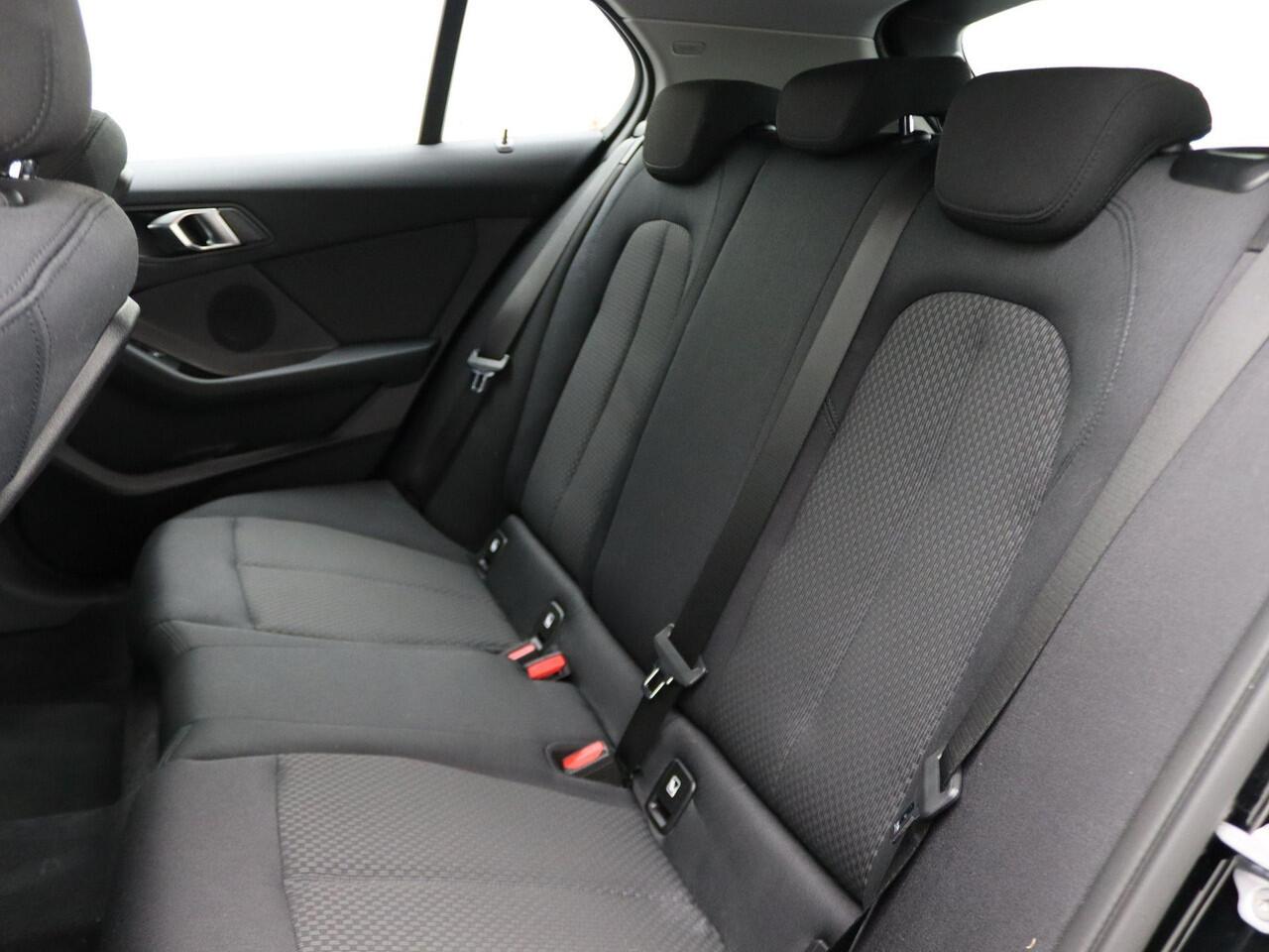 BMW 1-SERIE 5-deurs 118i Executive | BMW Live Cockpit Professional | DAB | 16"