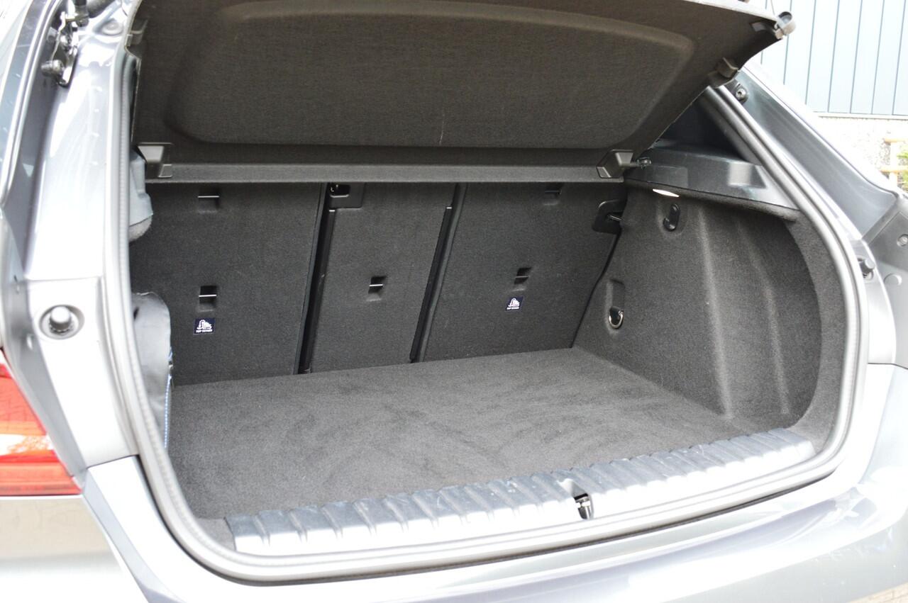 BMW 1-SERIE 120i High Executive Rijklaarprijs-Garantie Navigatie Led Sport interieur Airco