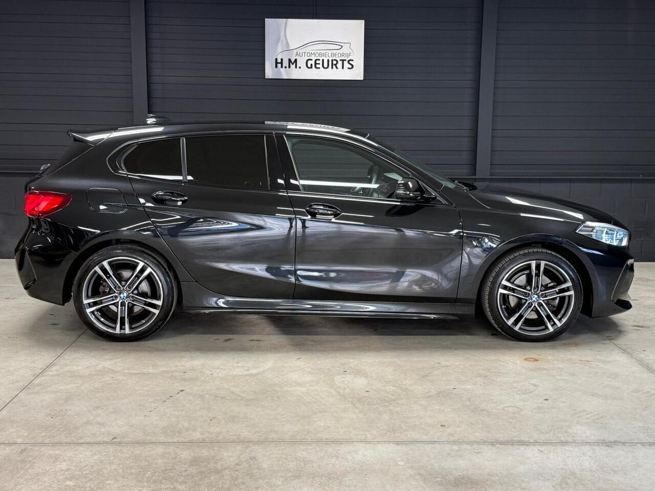 BMW 1-SERIE 118i Automaat M Sport Led Navi Clima 18Inch! Nieuwe Staat!