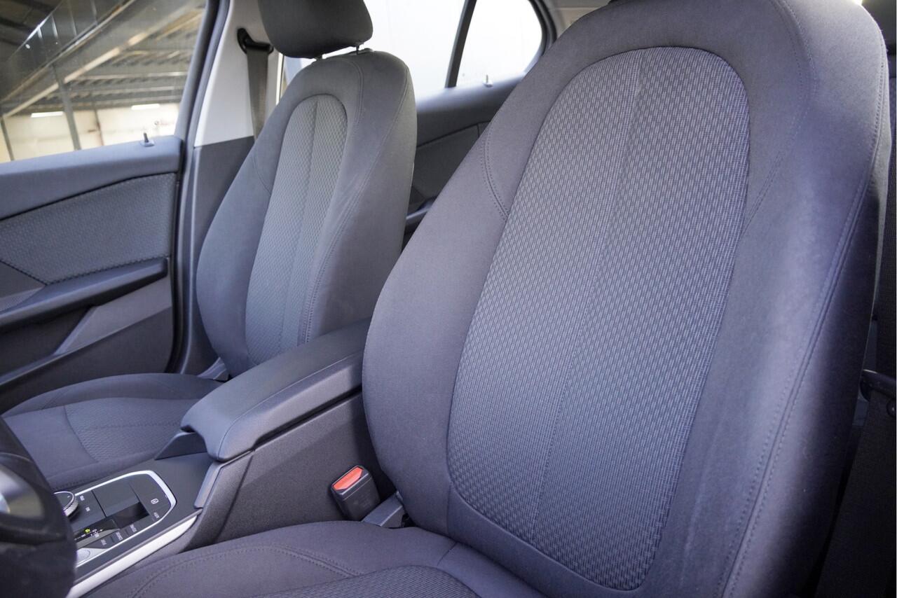 BMW 1-SERIE 118i Automaat! 5drs Executive BJ2020 Lmv 16" | Led | Pdc | Navi | Virtual cockpit | Climate control | Cruise control | Getint glas