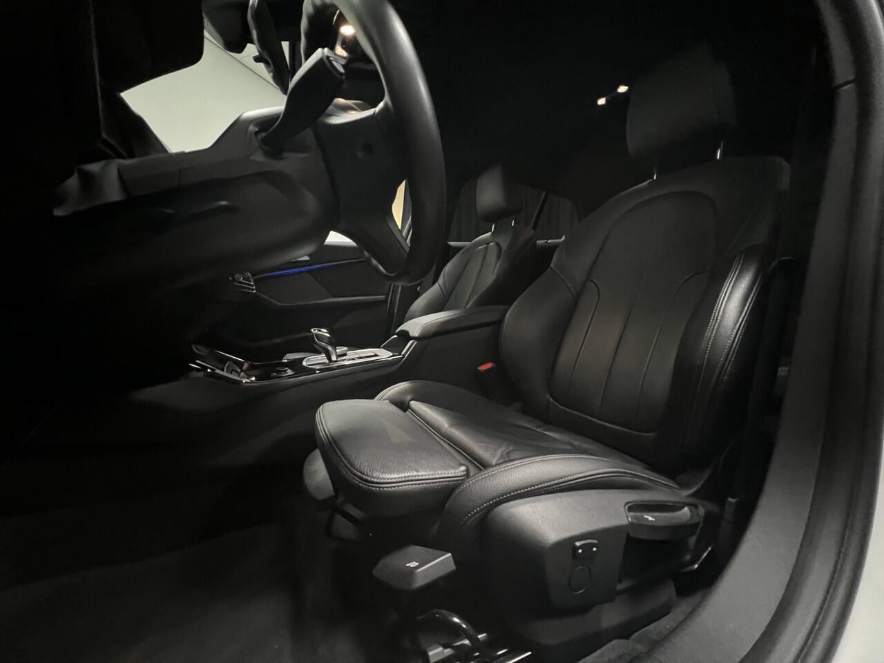 BMW 1-SERIE 118i High Executive M-Sport | NAVI | HARMAN & KARDON | STOELVERWARMING | LEDEREN BEKLEDING | PARKEERSENSOREN |