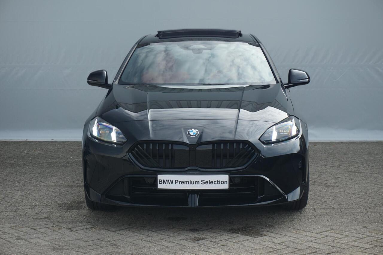 BMW 1-SERIE 5-deurs 120 M Sportpakket Pro 19'' / Harman Kardon / Panoramadak / Comfort Acces