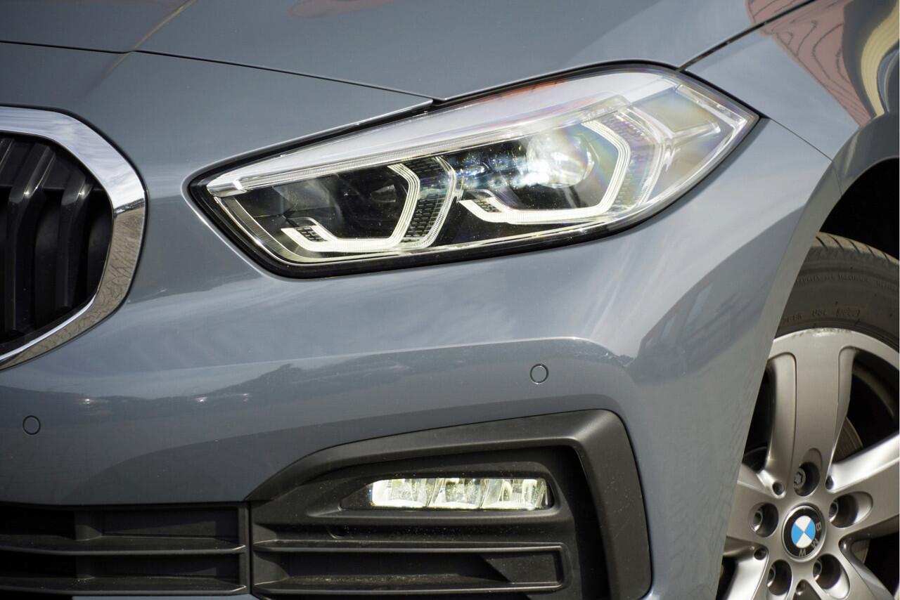 BMW 1-SERIE 118i Automaat! Business Edition BJ2022 Lmv 16" | Led V+A | Pdc | Navi | Virtual cockpit | Climate control | Cruise control | Getint glas