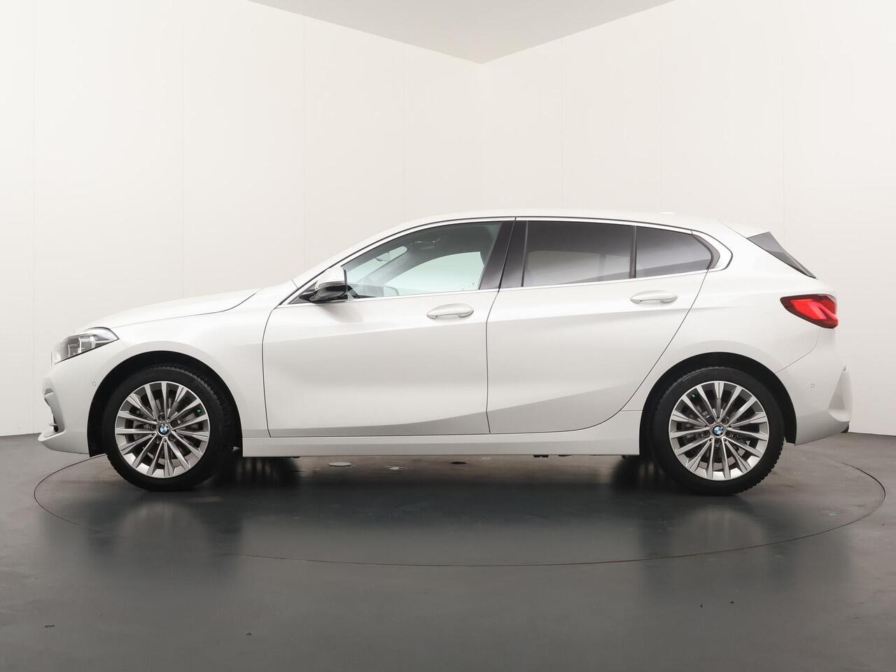 BMW 1-SERIE 118i High Executive Edition | Stoelverwarming | Cruise Control | NAVI |