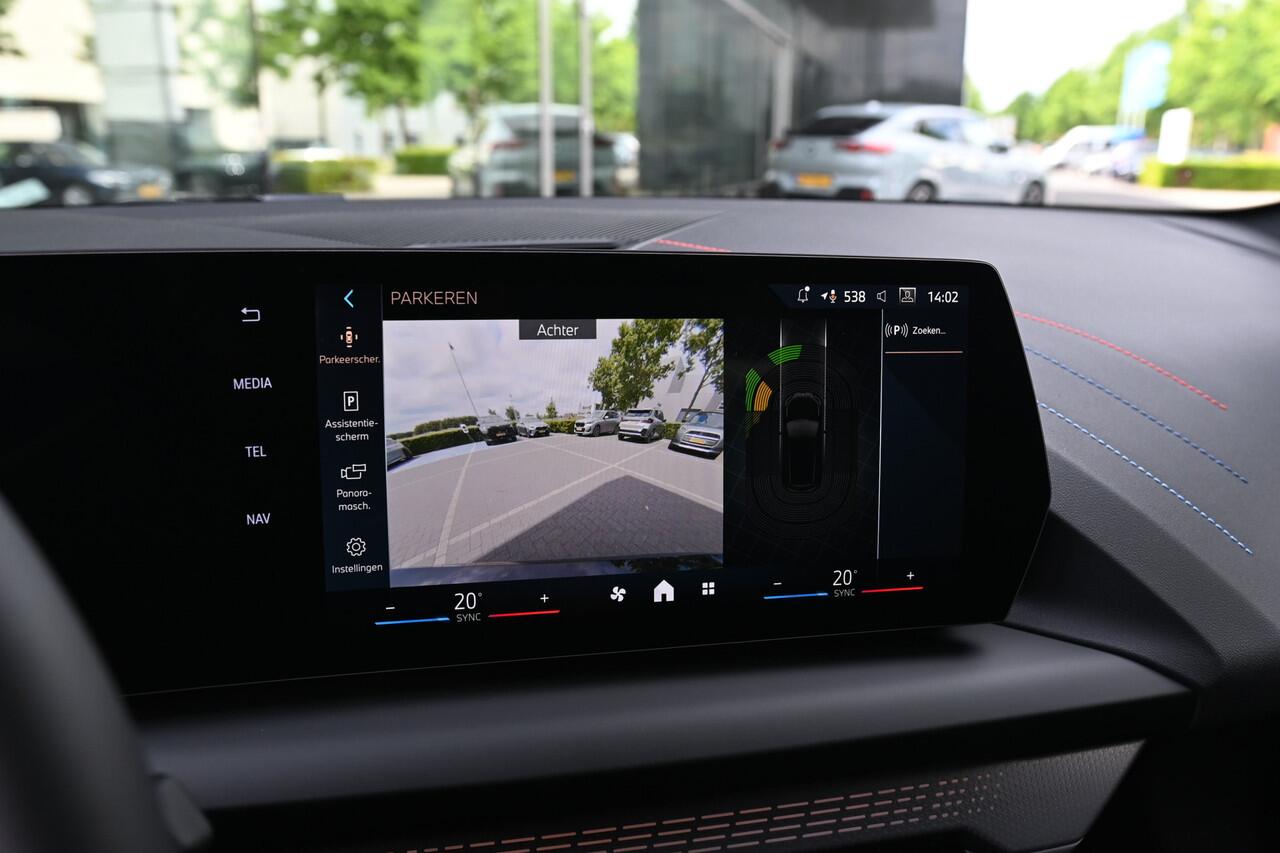 BMW 1-SERIE 120 M Sport Automaat / Sportstoelen / Adaptieve LED / M Adaptief onderstel / Comfort Access / Parking Assistant