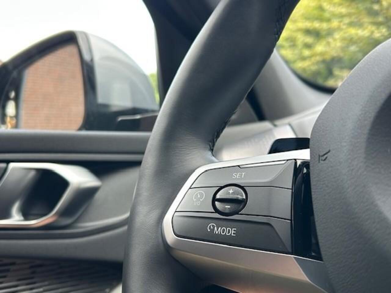 BMW 1-SERIE 120 M-Sport Design Edition l Sfeer Verlichting l Automaat l Apple Carplay