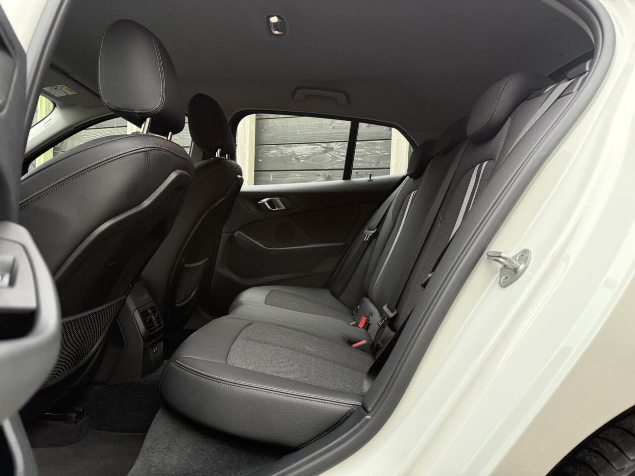 BMW 1-SERIE 118i Business Edition Plus automaat, nieuwstaat, dealer o.h.