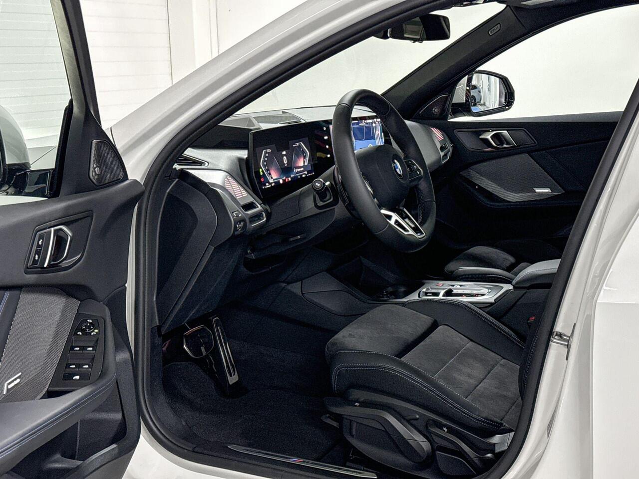 BMW 1-SERIE 120 | M-Sport Pro | Innovation Pack | Driving Assistant | Harman/Kardon | Panoramadak | Comfort Access | Selections