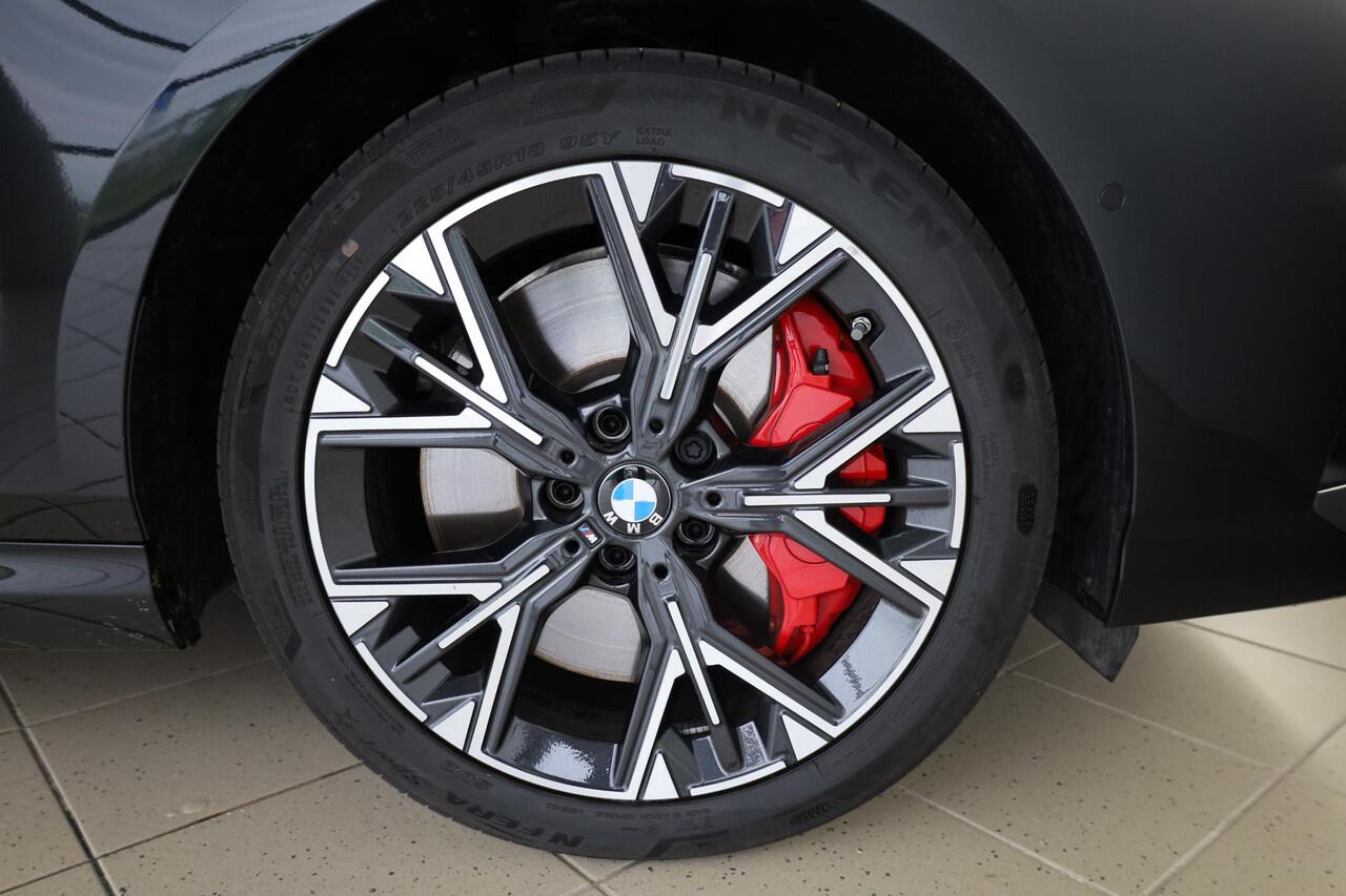 BMW 1-SERIE 120 | M Sportpakket Pro | Premium Pack | Panorama Dak | Trekhaak