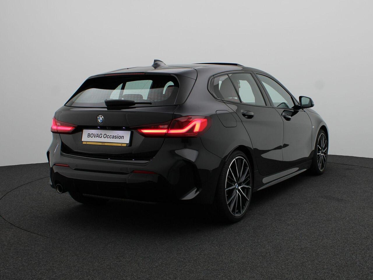 BMW 1-SERIE 5-deurs 118i High Executive | M Sport Plus Pack | Audio Media Pack | Parking Pack | Panoramadak | LED Koplampen | DAB | HIFi | 19''