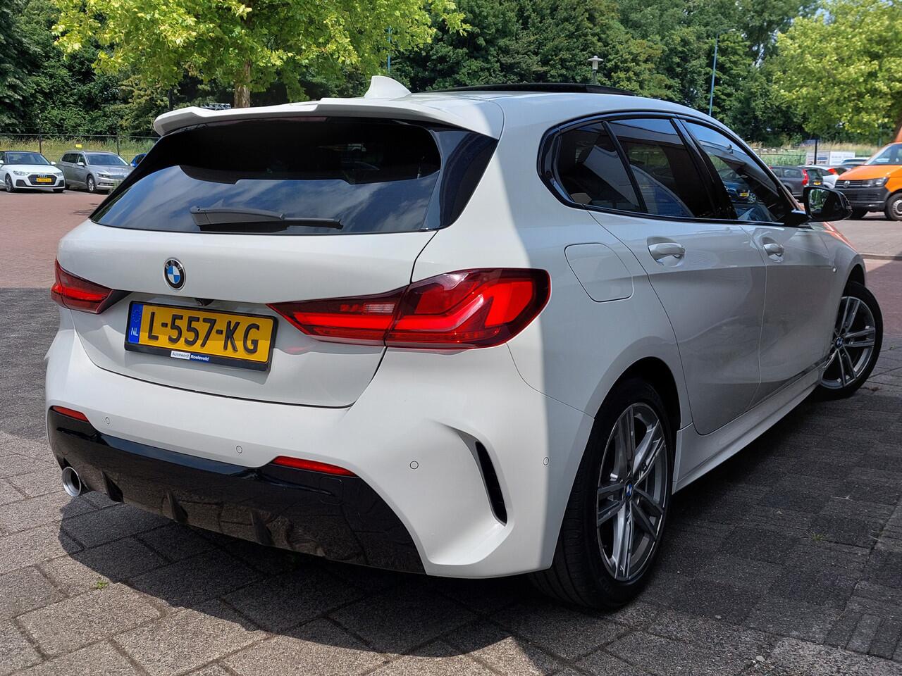 BMW 1-SERIE 116i Automaat Business Edition M-Sport | Navi | Apple Carplay+Android Auto | Clima | Cruise | Led Koplampen | Panorama Schuifdak | Pdc V+A+Camera | Licht+Regensensor | Privacy Glass | 17''lm