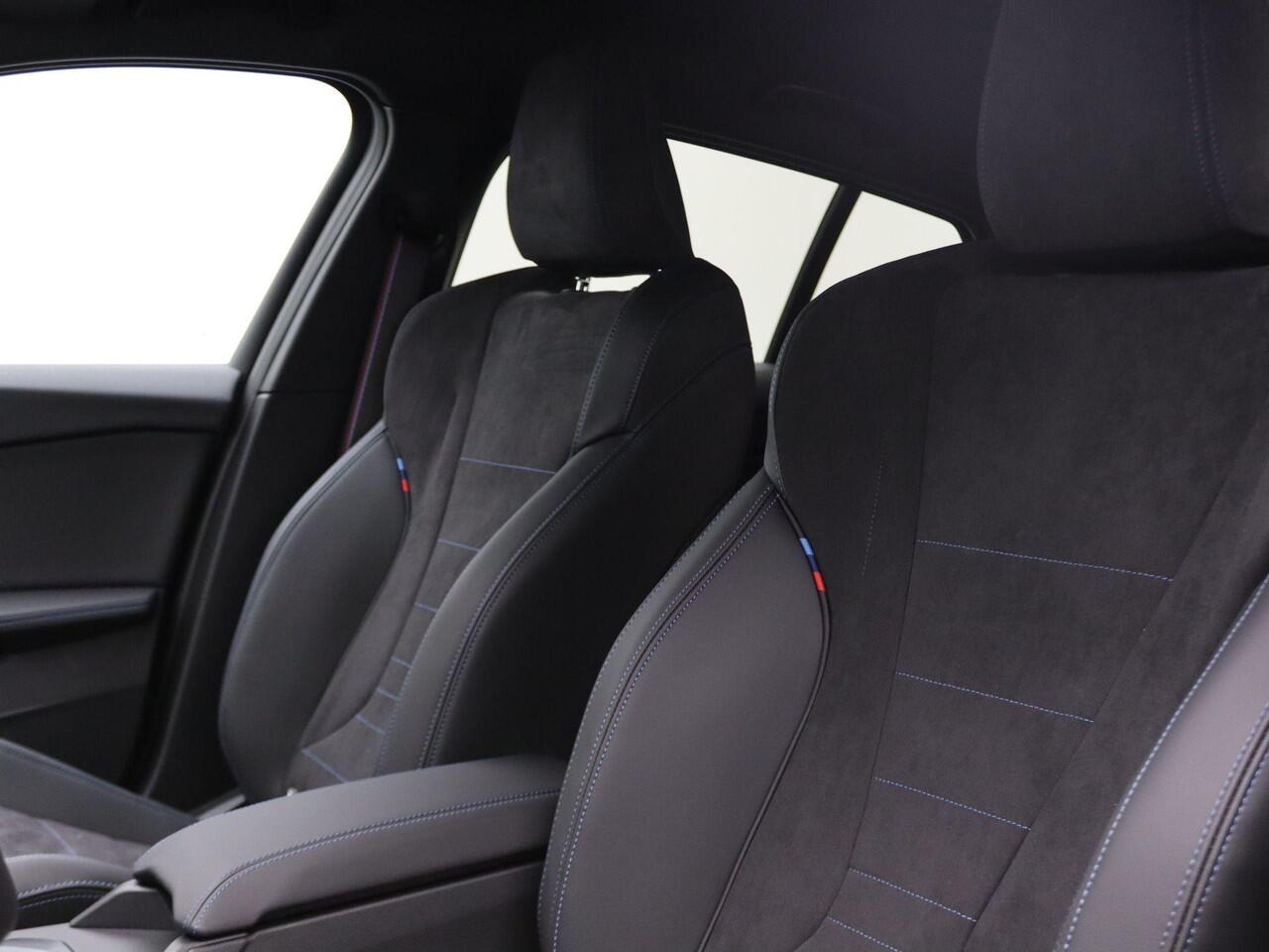 BMW 1-SERIE 120 M Sportpakket Pro | Premium Pakket | Stuurwielrand Verwarmd | Comfort Access | 19''