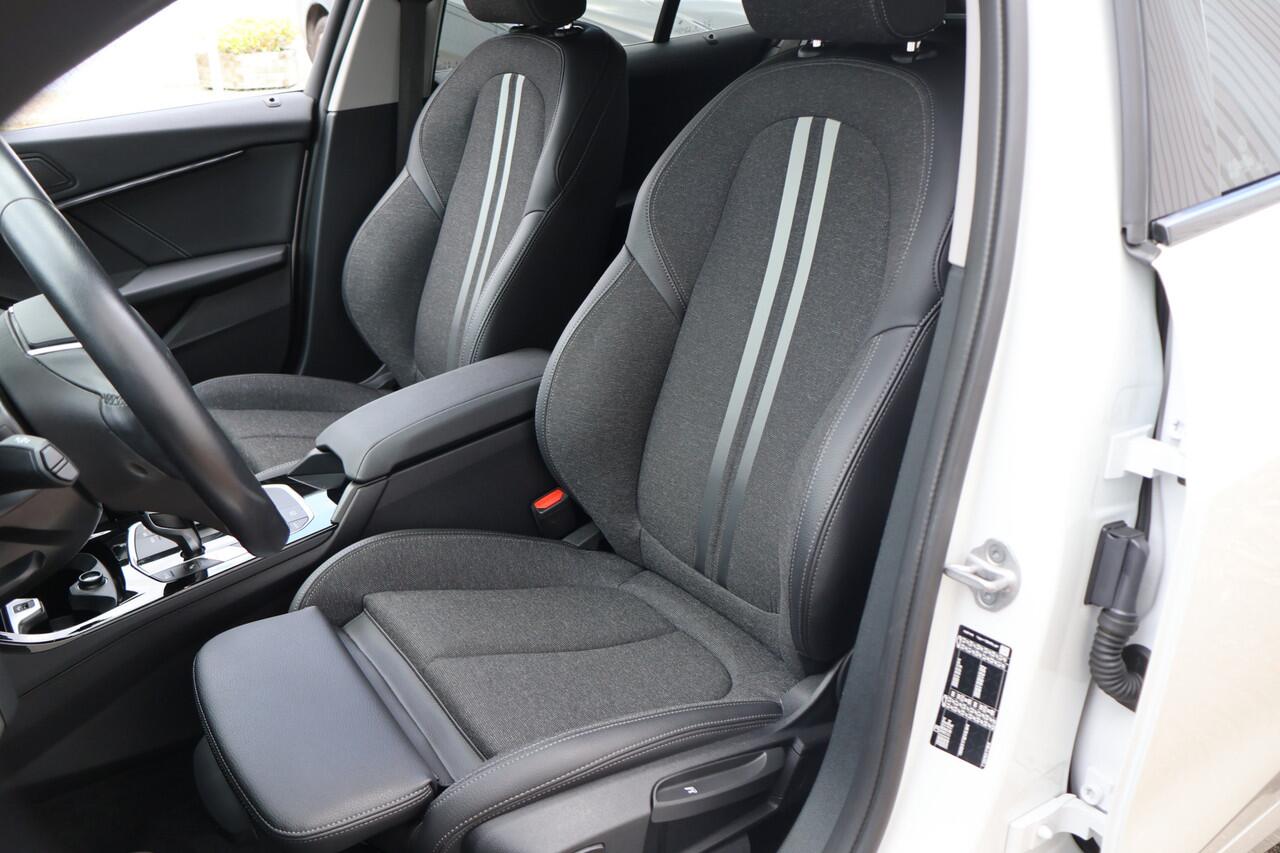 BMW 1-SERIE 118i | LED | Automaat | Clima | Camera | .