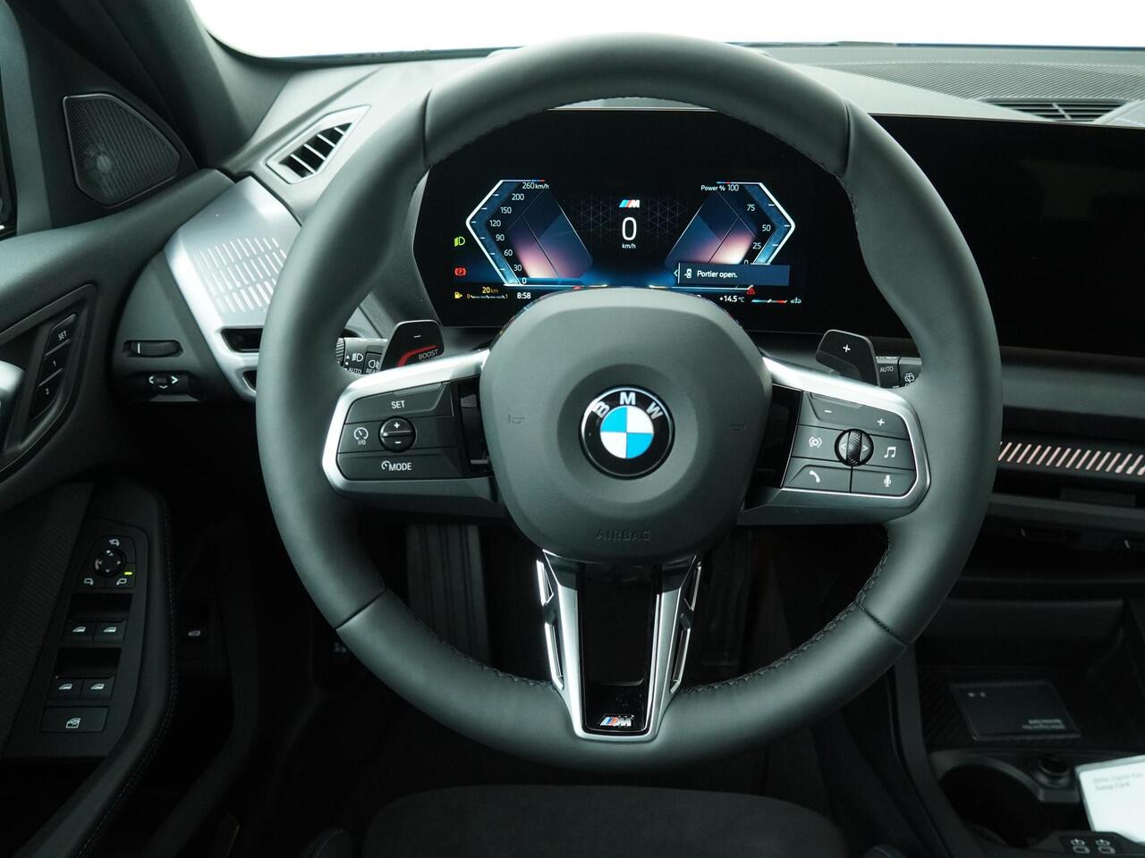 BMW 1-SERIE 120 | Individual Lak | M Sportpakket Pro | Harman Kardon | Panoramadak | Innovation Pack