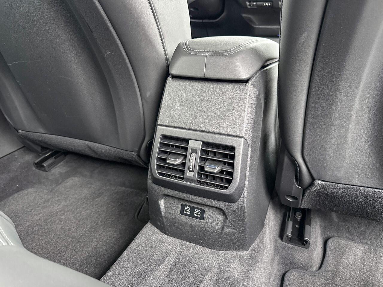 BMW 1-SERIE 120 M Sport / Head-Up / Adaptief LED / Comfort Acces / Elektrisch verstelbare voorstoelen / Parking Assistant Plus