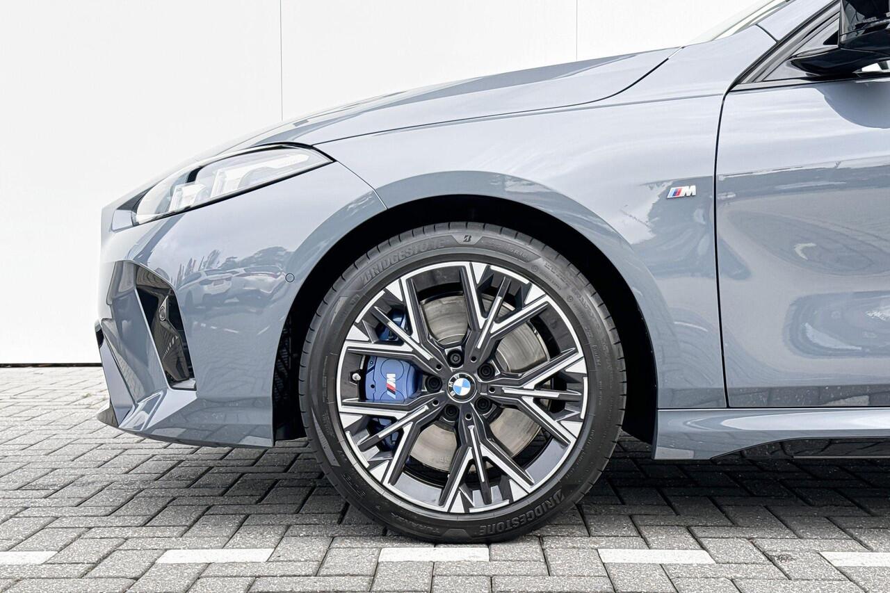 BMW 1-SERIE M135 xDrive | Harman-Kardon | Innovation Pack | Panoramadak