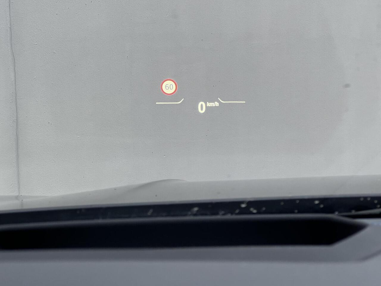 BMW 1-SERIE 118i / Dealer onderhouden / M-Sport PRO / Panorama schuifdak / Head Up Display / Adaptieve Cruise Control / Harman Kardon Audio / Alcantara Sportstoelen / 19" / Camera /