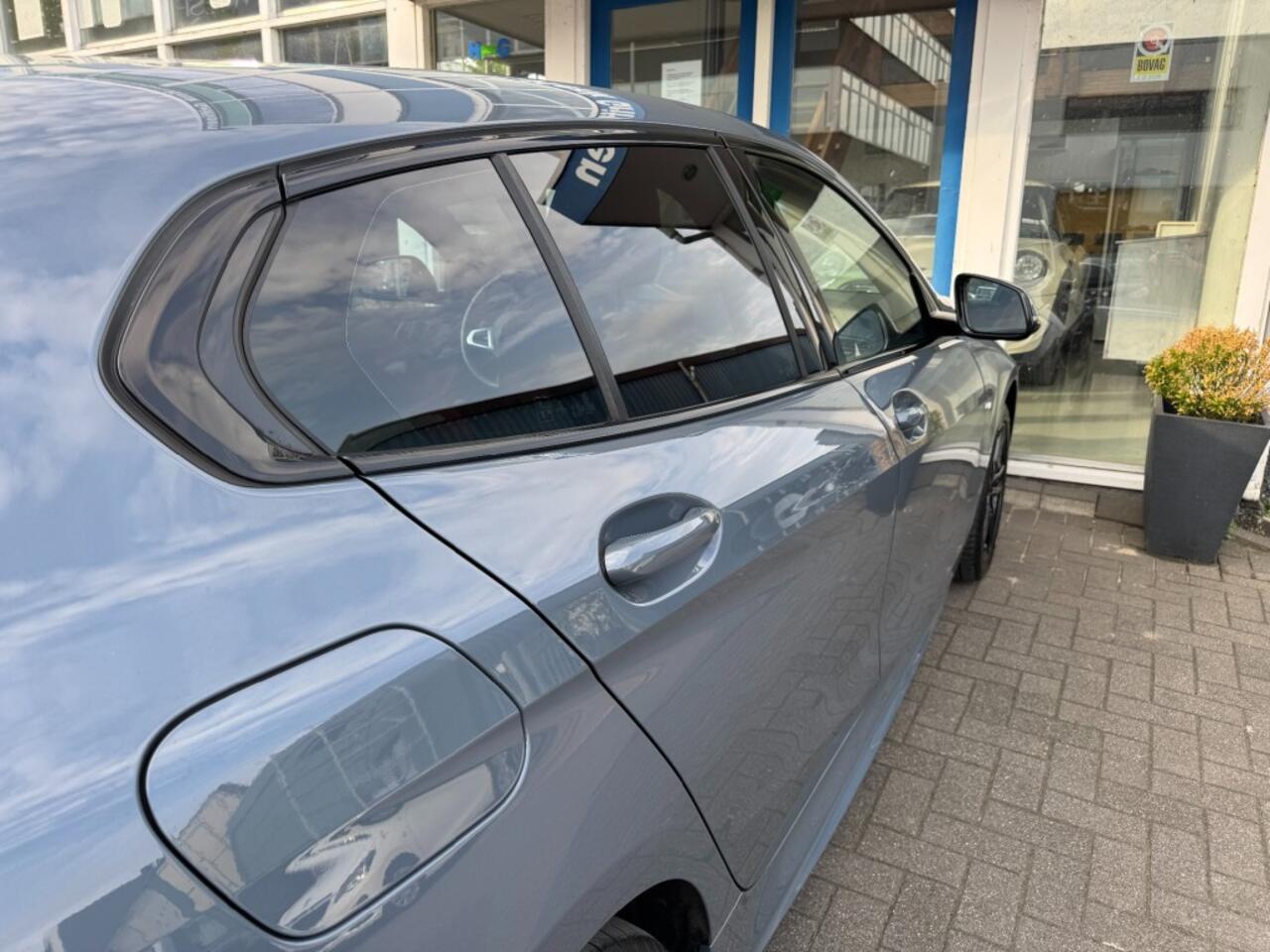 BMW 1-SERIE 118i High Executive I M-sport pakket I Apple Carplay I HUD I Leer