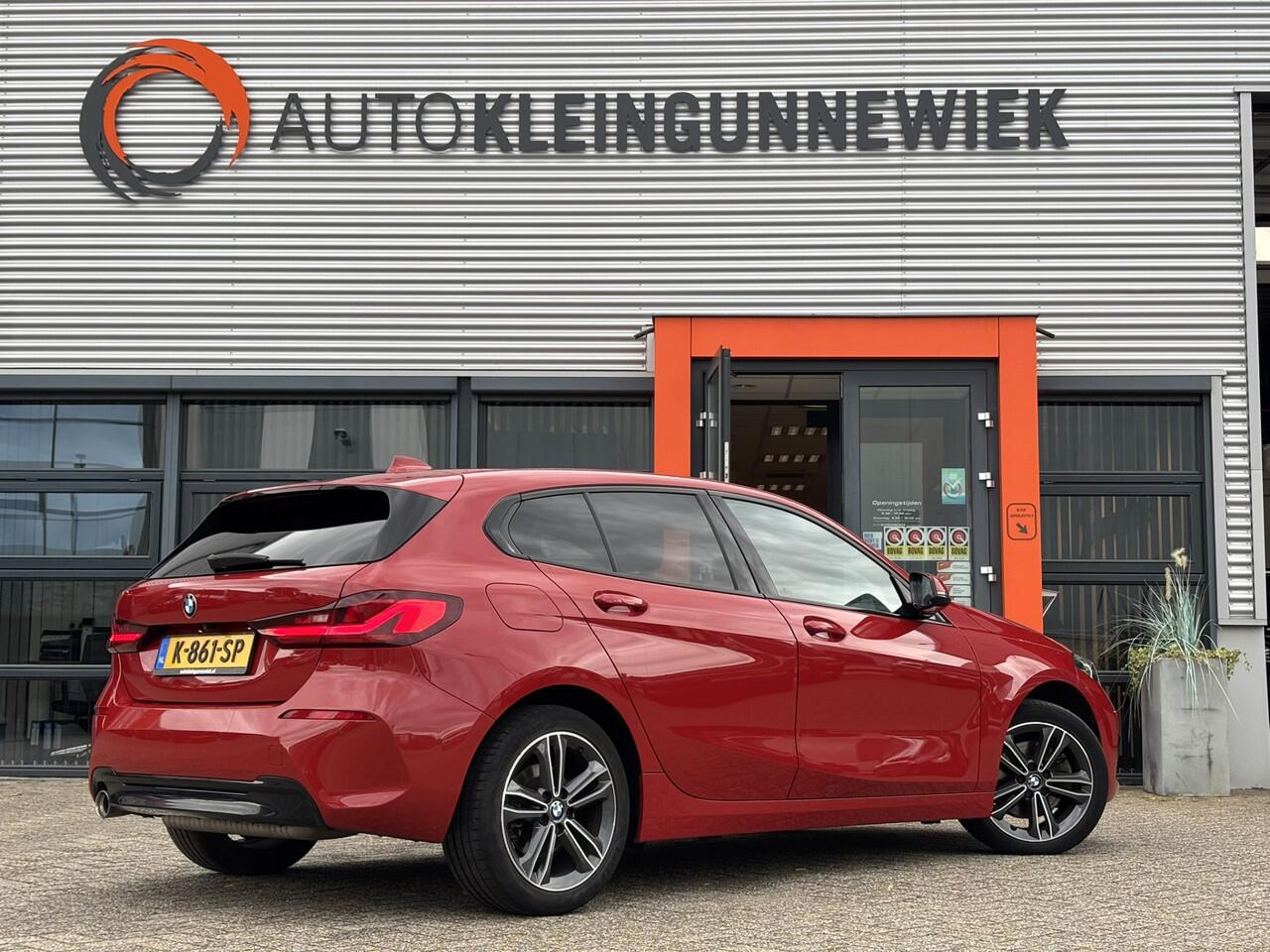 BMW 1-SERIE 118i Executive Sportline / Schuifkanteldak / Harman Kardon Audio / Camera / Stoel en Stuurverwarming /
