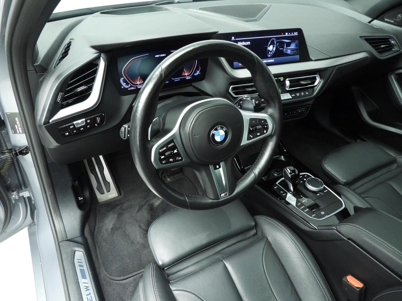 BMW 1-SERIE 5-deurs M135i xDrive | M-Sportpakket | LED | Leder | HUD | Schuifdak | Elektr. zetels | DAB | Harman-kardon sound | Alu 18 inch