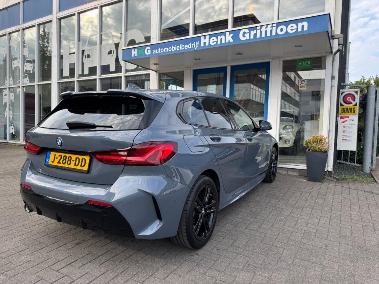 BMW 1-SERIE 118i High Executive I M-sport pakket I Apple Carplay I HUD I Leer