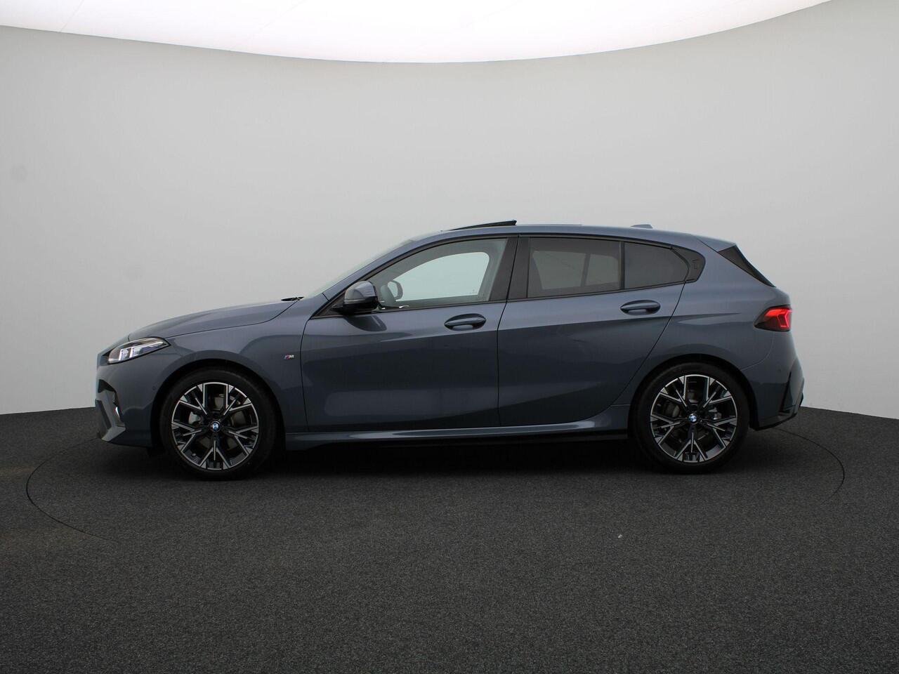 BMW 1-SERIE 120 M Sport Design Edition | Glazen Panoramadak | Driving Assistant Plus | Head-Up Display | Head-Up Display | 18" | Ekris Selection